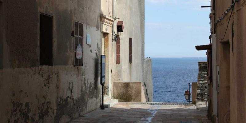 2024海淘必看：最新关税政策解读与免税购物全攻略，轻松玩转全球购